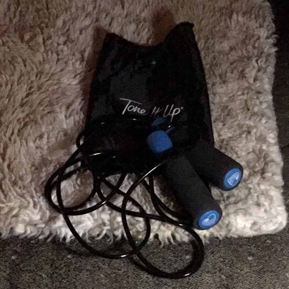 Tone it Up jump rope.  Brand new.